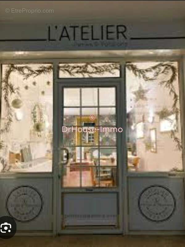 Commerce à MEXIMIEUX