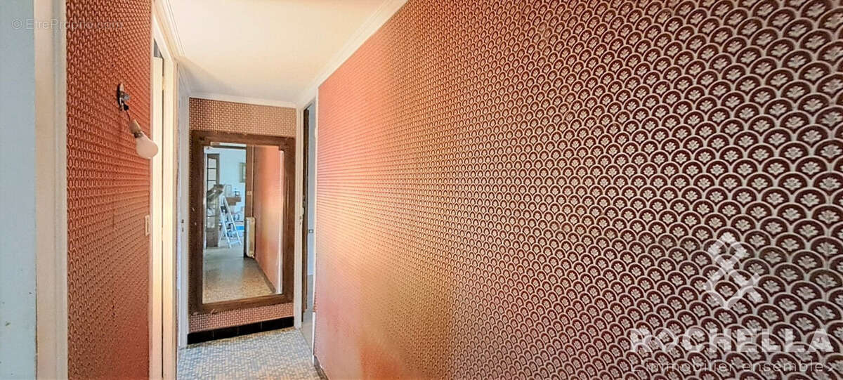 couloir distribuant espace nuit - Maison à ROCHEFORT