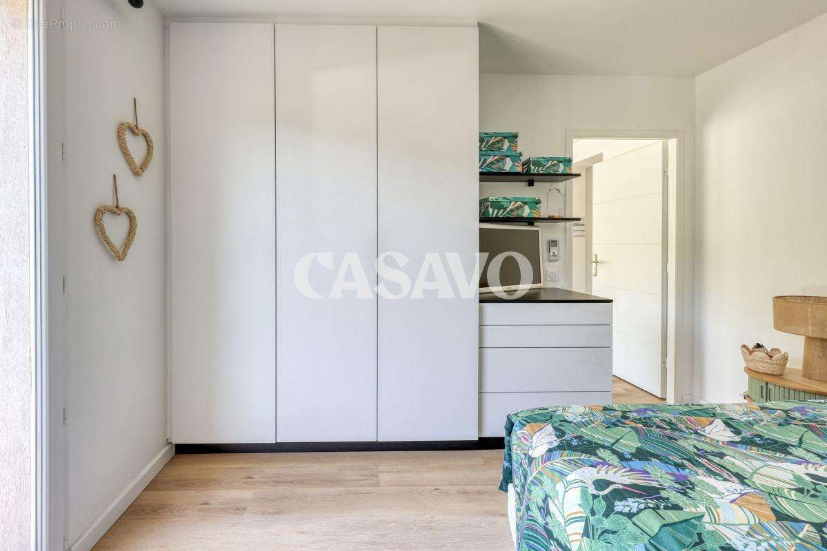 Appartement à LA ROQUE-D'ANTHERON