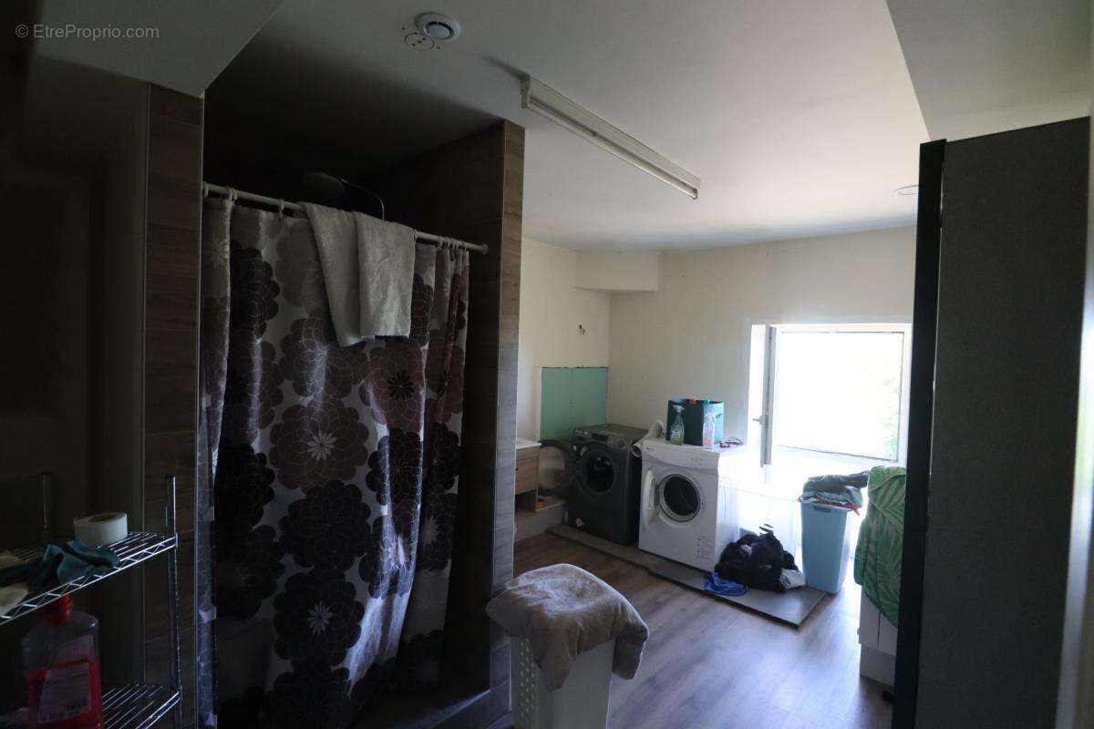 Charmante maison de caractère sur plus de 7000 m2 de terrain - photo 12