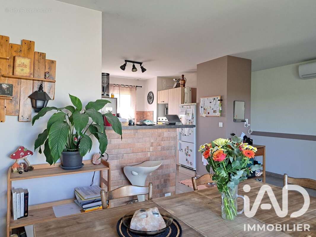 Maison 111 m² à Beaumont-La-Ronce  - photo 6