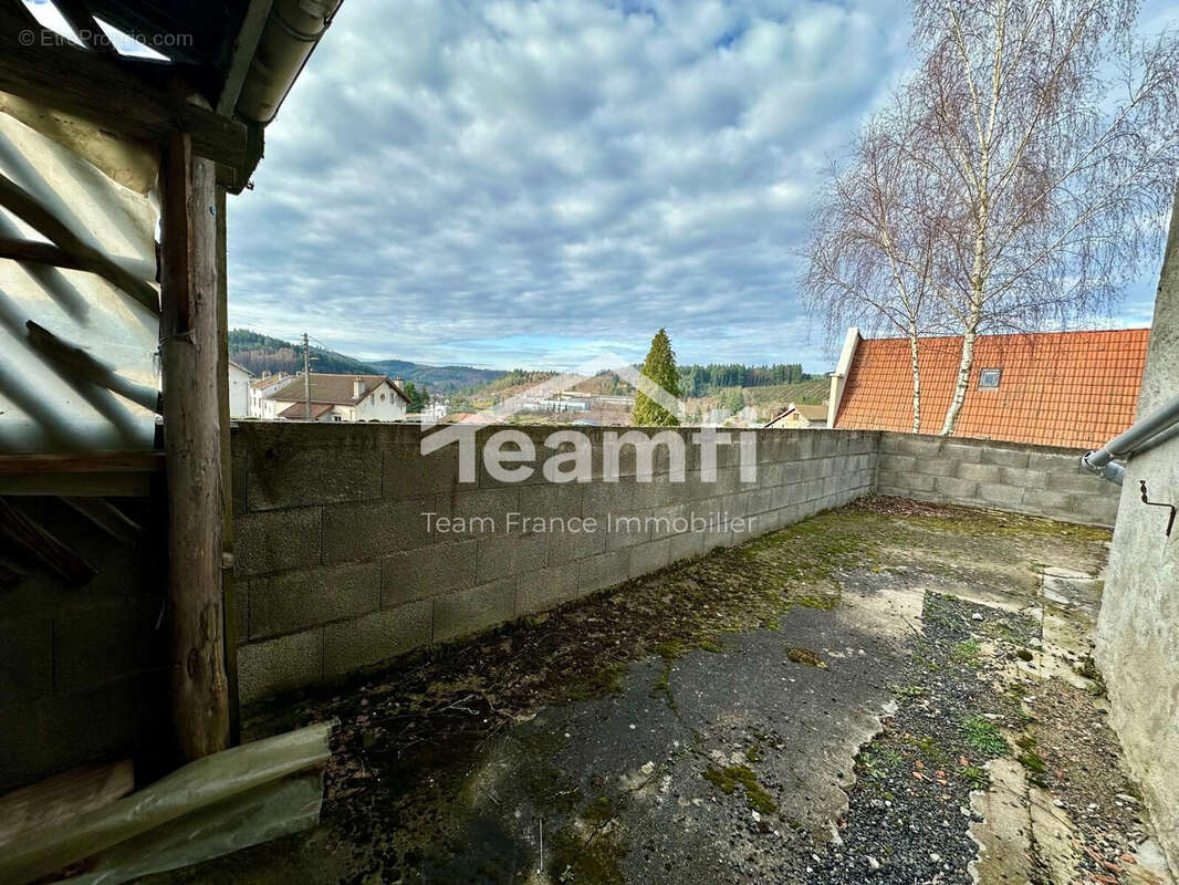 Maison à LA MONNERIE-LE-MONTEL