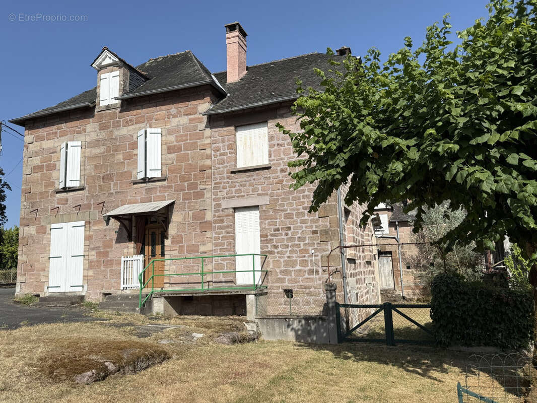 Grande maison avec dependance et jardin - photo 9