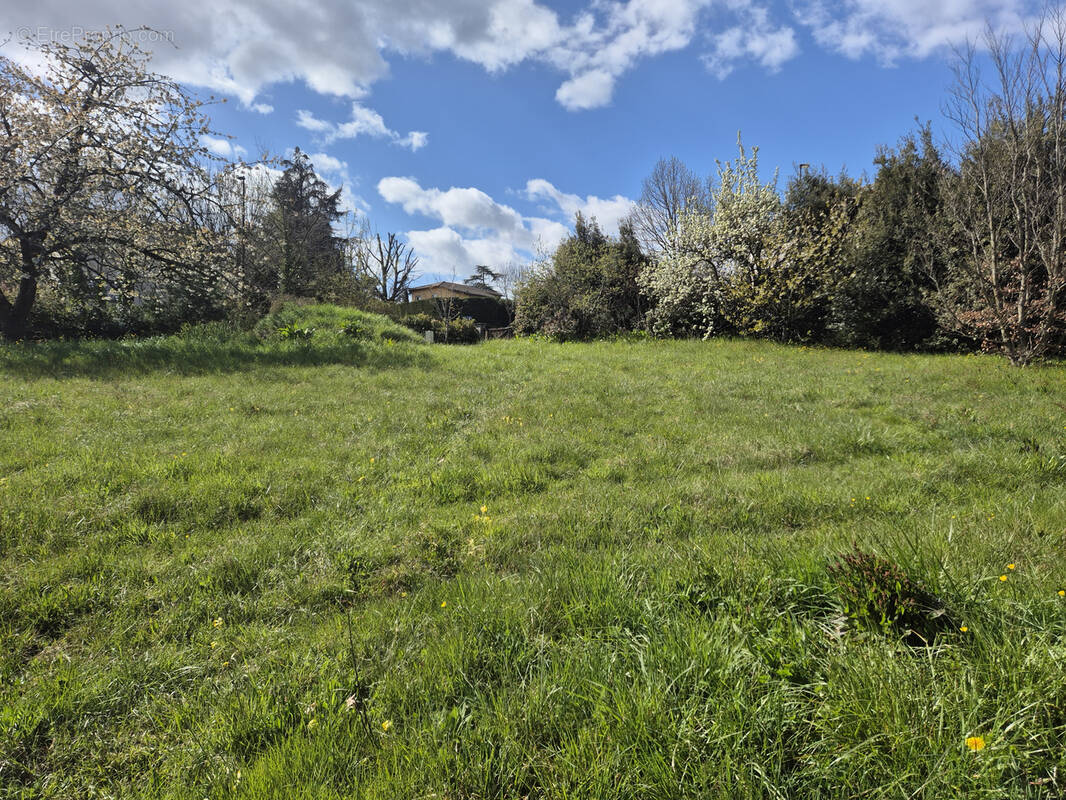 Terrain à CHARBONNIERES-LES-BAINS