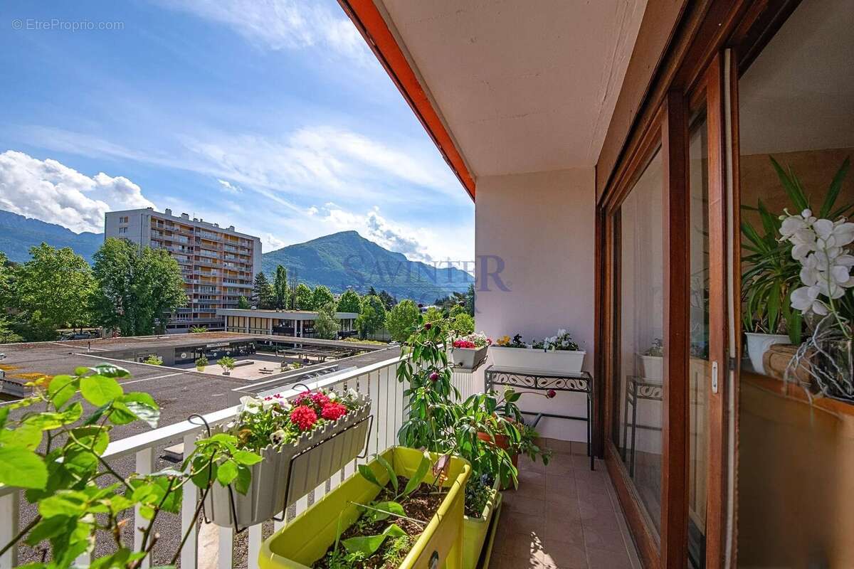 Lumineux appartement T4, rénové, grands balcons, vue montagne. Libre de suite. - photo 7