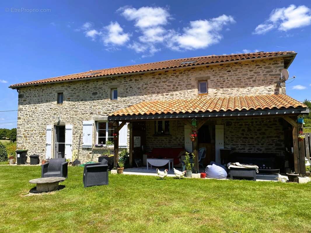 Jolie maison de campagne avec un grand jardin et de belles dépendances - photo 11