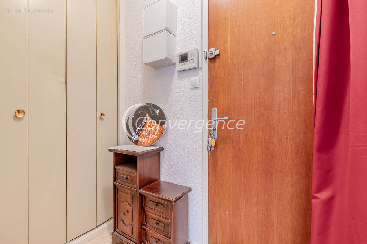 Studio, ascenseur, parking couvert quartier Baudin - photo 6