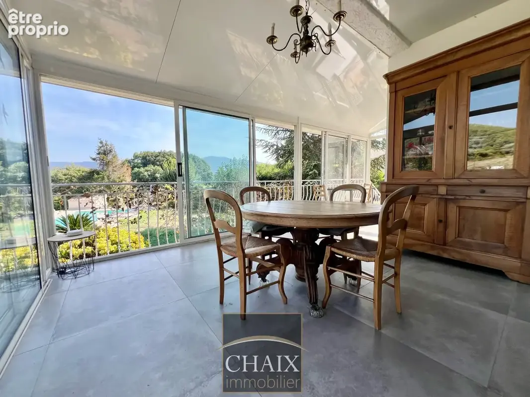 83640 SAINT ZACHARIE - Villa type 6 avce piscine vue collines - photo 9