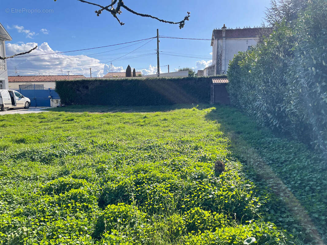 Terrain à ROCHEFORT
