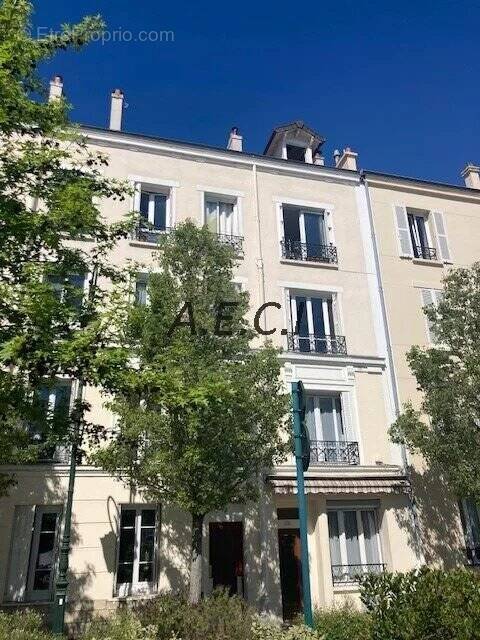 Appartement à LA GARENNE-COLOMBES