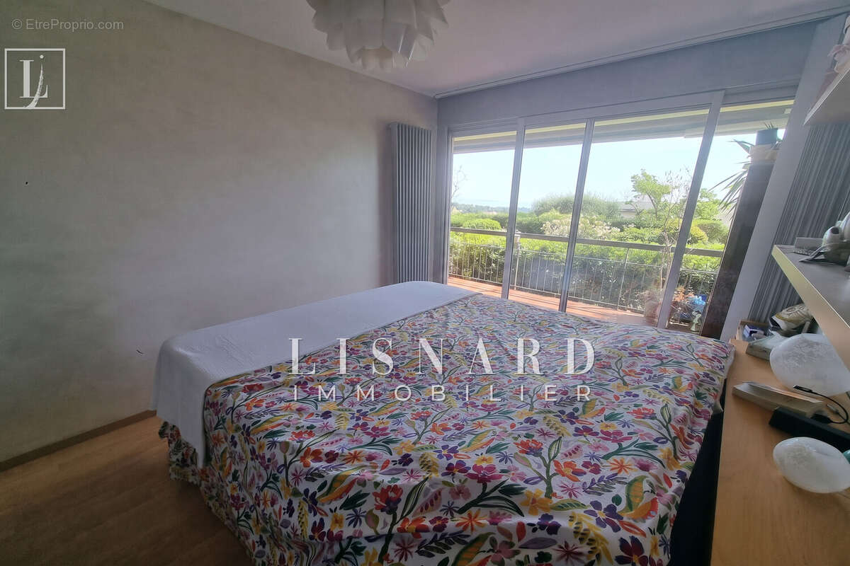 Appartement à VALLAURIS