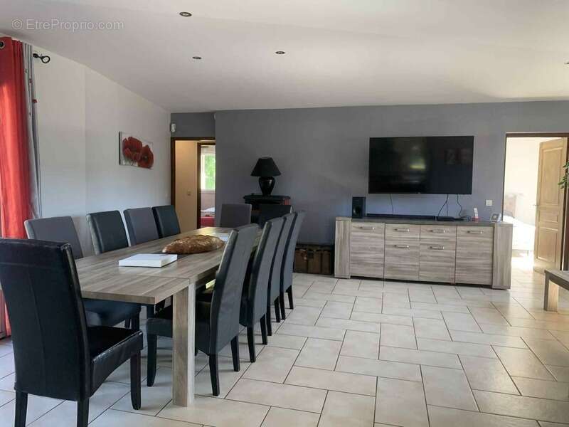 Maison avec studio indépendant et piscine chauffée – 2300 m² de terrain – CHABESTAN (05) - photo 6