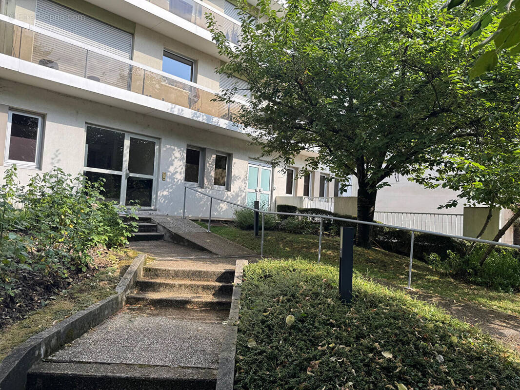 Commerce à SURESNES