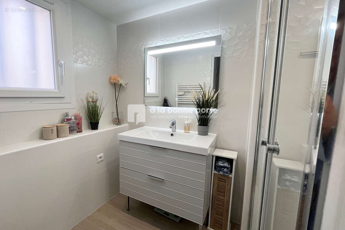 Appartement à SAINT-CYR-SUR-MER