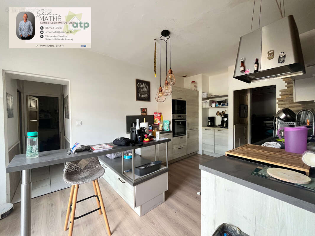 Maison de bourg, 3 ch dont une suite parentale + bureau + SDJ + garage, petit terrain de 350 m2 clos & arboré - photo 4