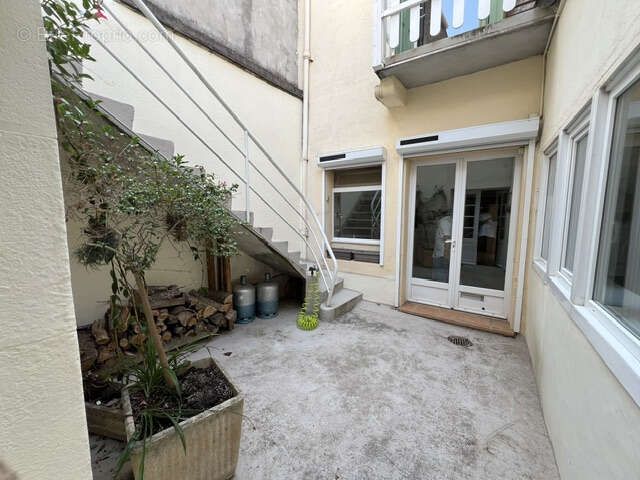 Maison de village avec cour grande terrasse et garage - photo 36