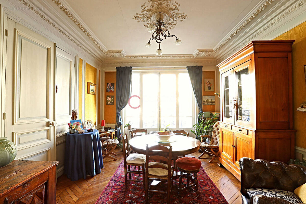 Appartement à PARIS-18E