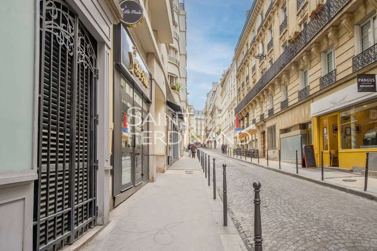 Appartement à PARIS-17E