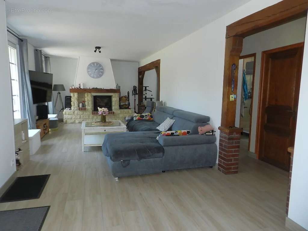 A ETE VENDUE PAR NOS SOINS   .......   BELLE CONTEMPORAINE DE 120 M² HAB, sur Sous-Sol complet et Plus de 1 350 m² de Terrain. - photo 2