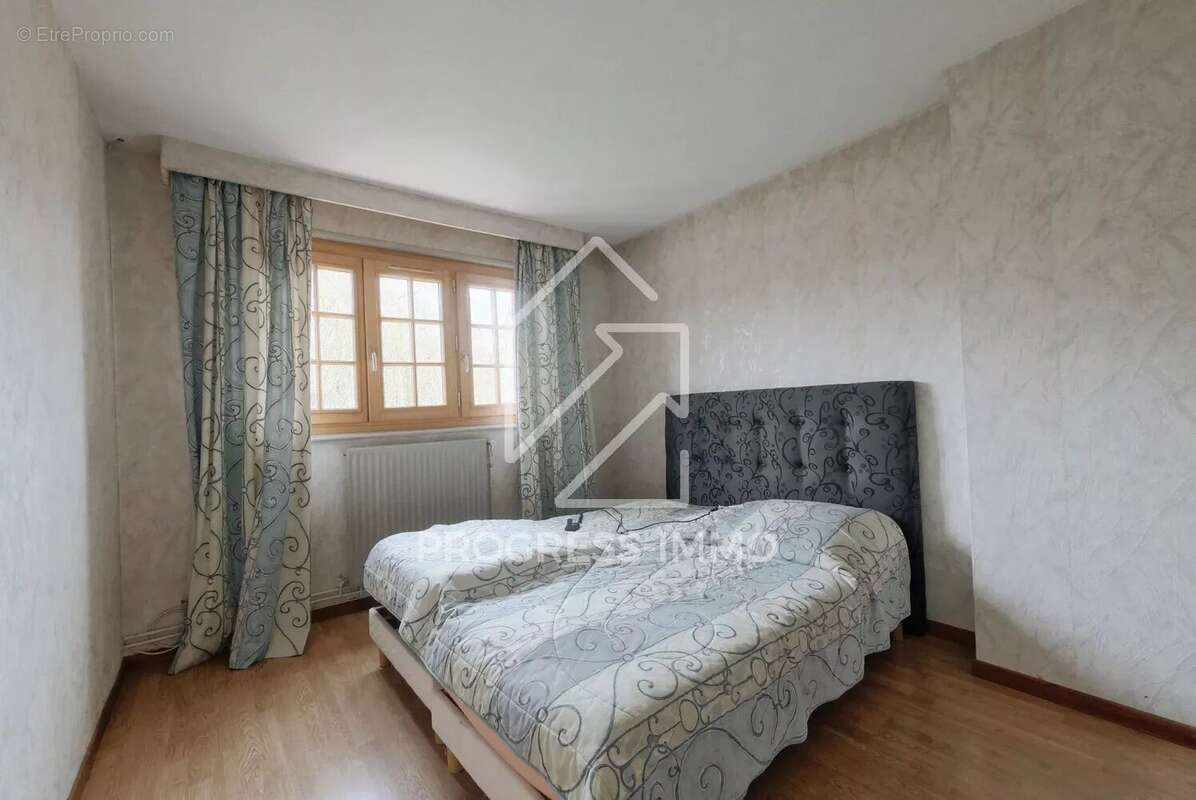 Maison à COMBS-LA-VILLE