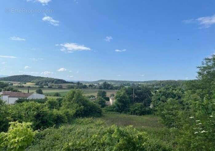 Terrain à MONTELEGER