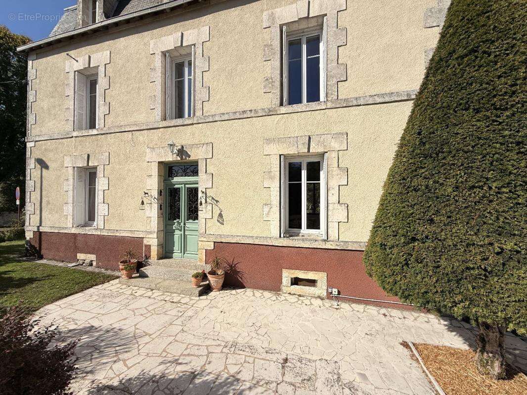 Maison à PIEGUT-PLUVIERS