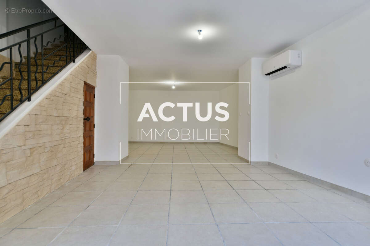 Maison 141 m² à Eyragues  - photo 3
