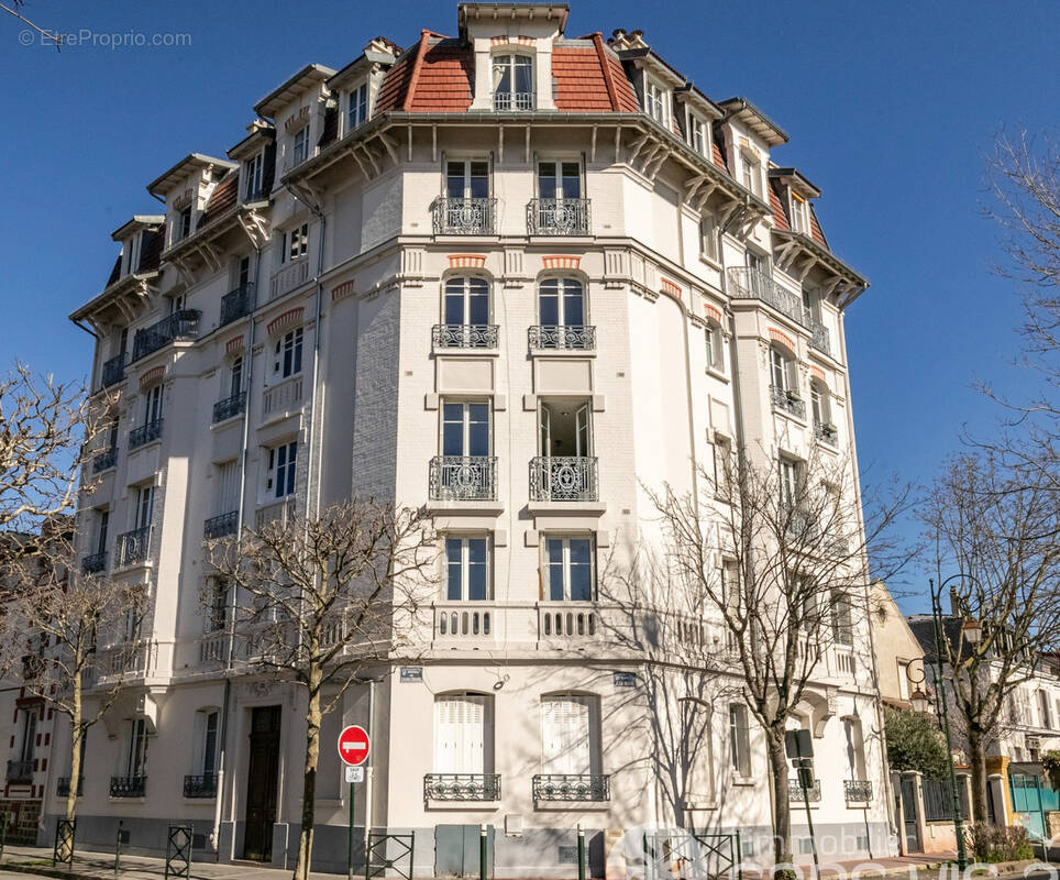 Appartement à LA GARENNE-COLOMBES