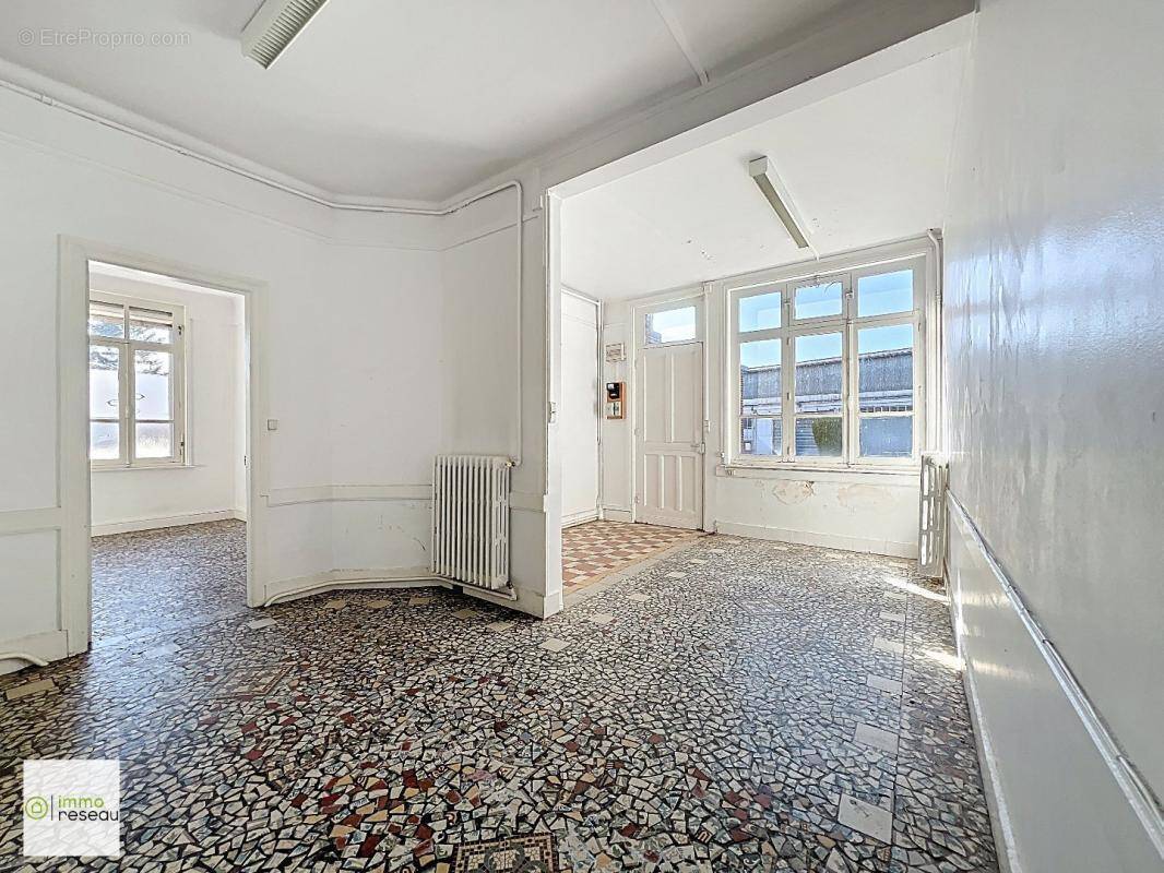 Commerce à ESCAUDOEUVRES