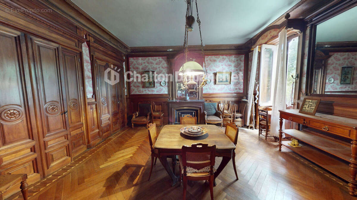 Maison 420 m² à Saint-Cyr-De-Valorges  - photo 3