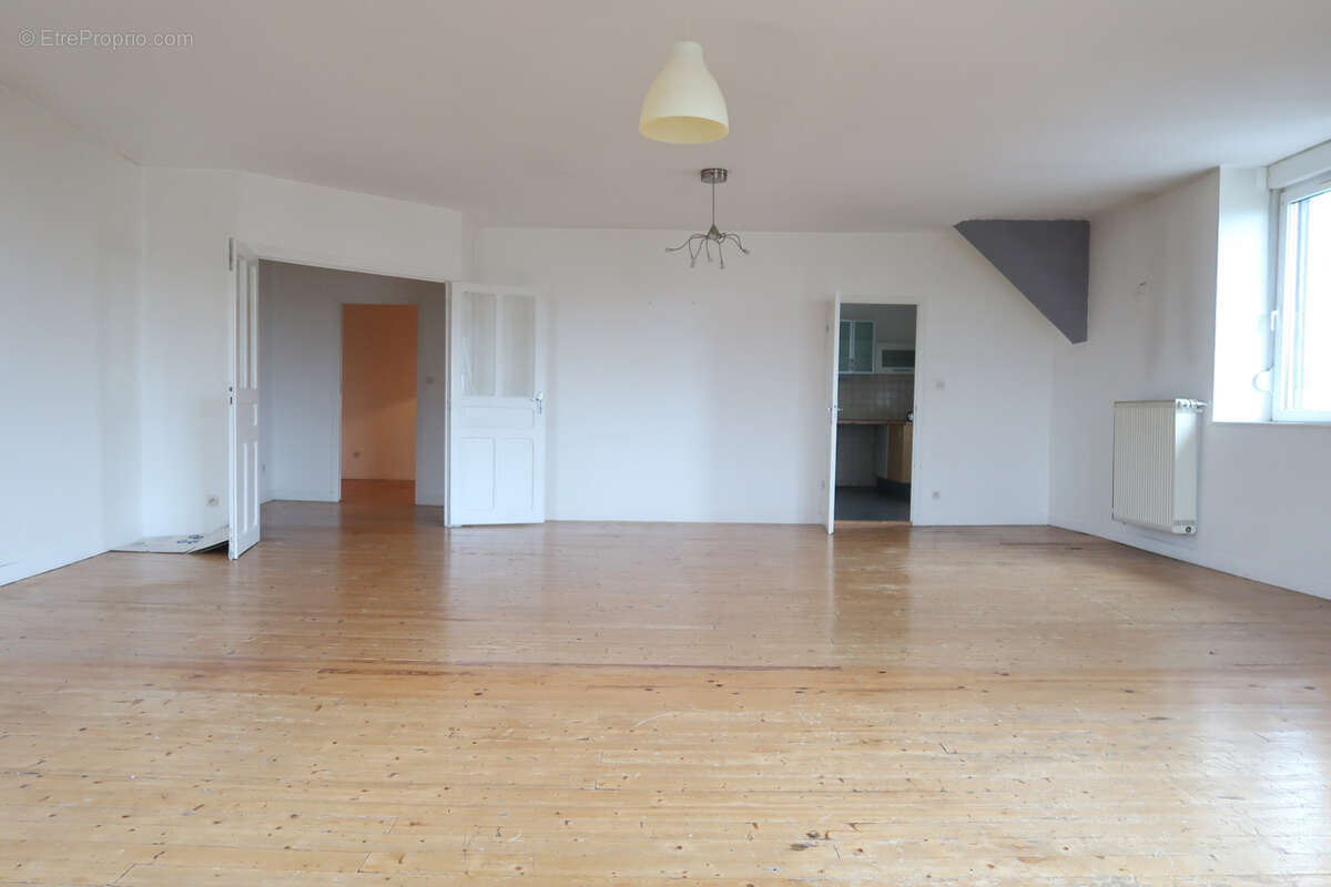 Longwy haut, proche des frontieres avec le luxembourg et la belgique, bel appartement ancien de 134 m2 + grand - photo 3