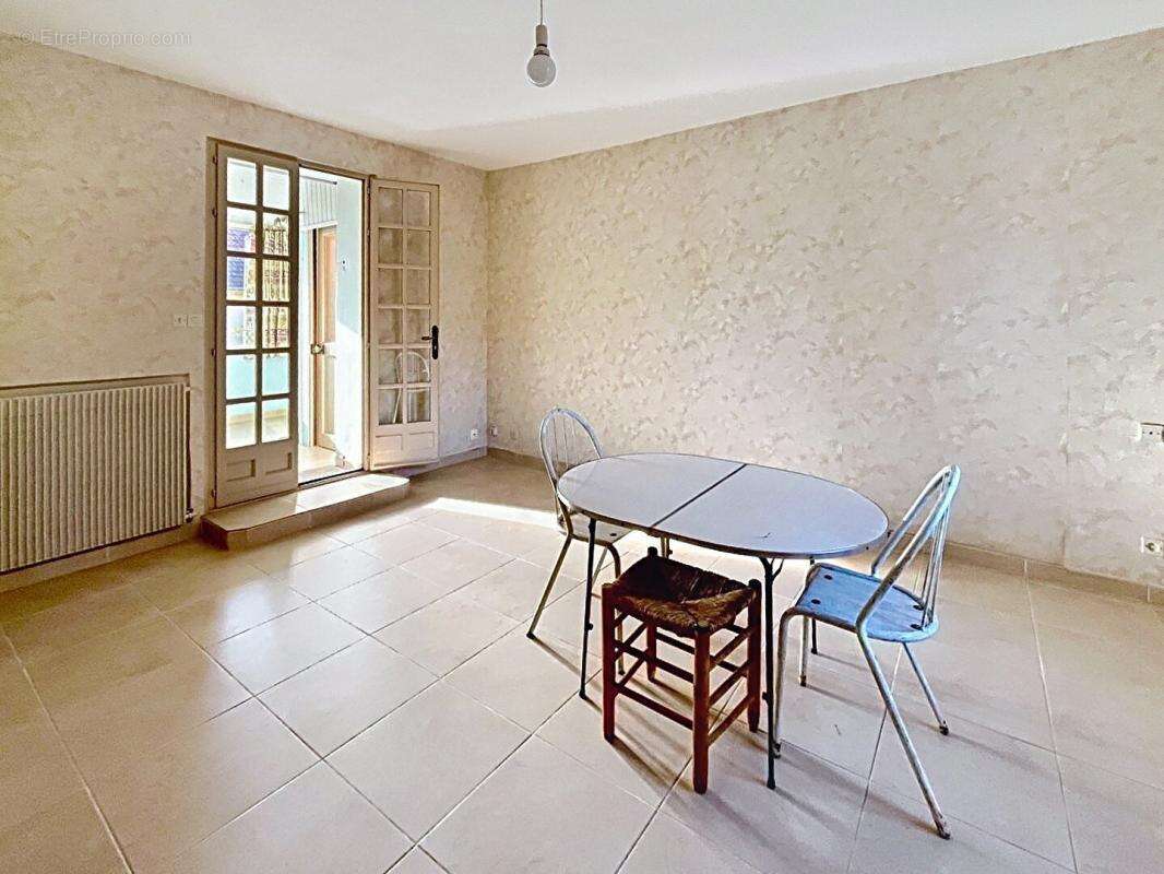 NOAILLES  CENTRE DU VILLAGE écoles et collège  sur place - photo 2