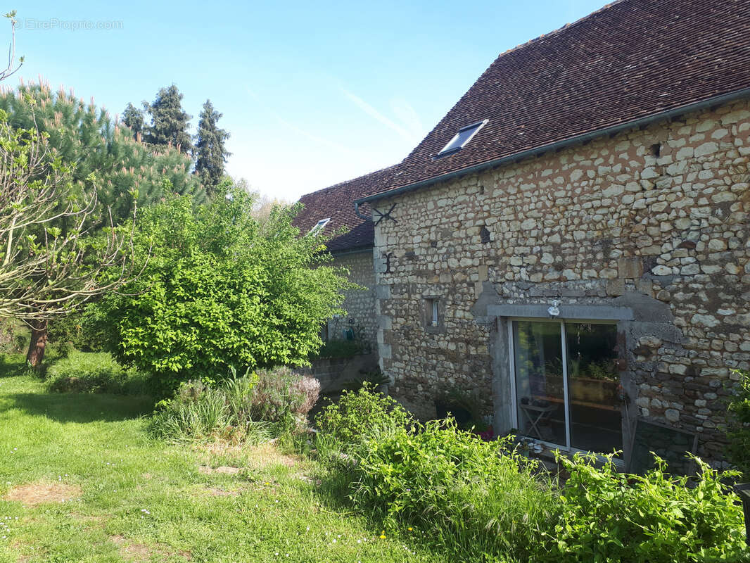 Maison à VAUX-SUR-VIENNE