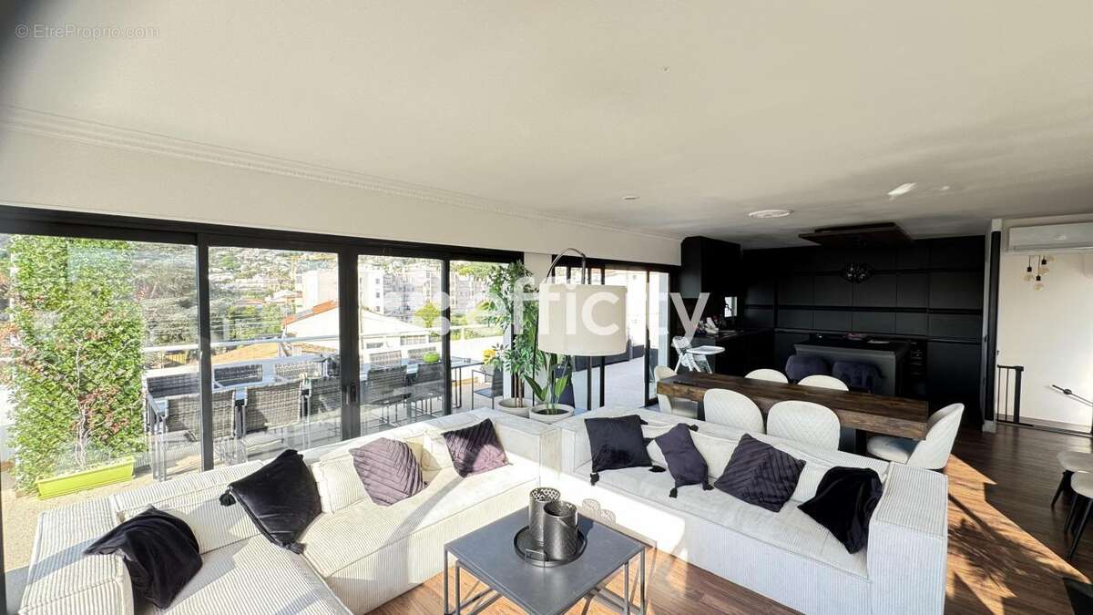 Appartement à VALLAURIS