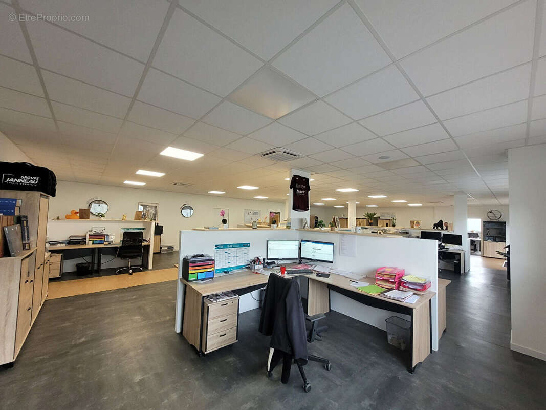 A VENDRE - 448m² - Local d'activité Montaigu Vendee - photo 4