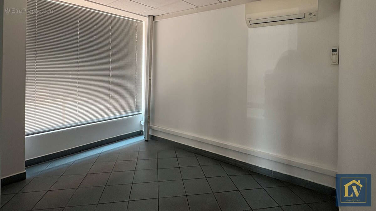 Immeuble de rapport comprenant un local commercial et 4 appartements - photo 13