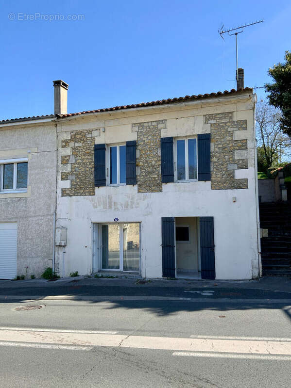 Maison à MONTENDRE