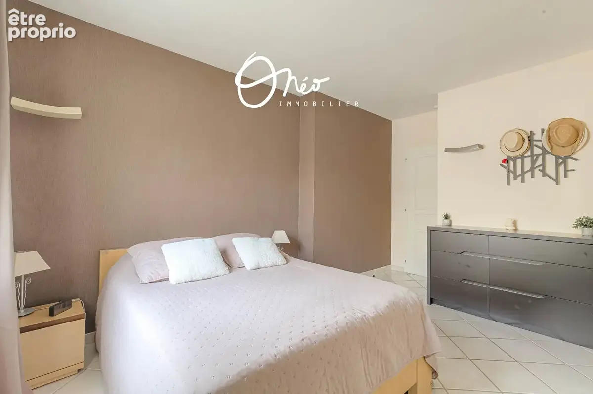 Mions - Maison 6 pièces de 171 m2 sur 851 m2 de parcelle avec piscine - photo 15
