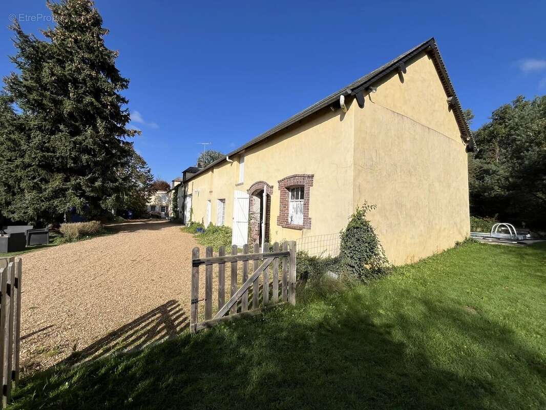 Maison à HOUDAN