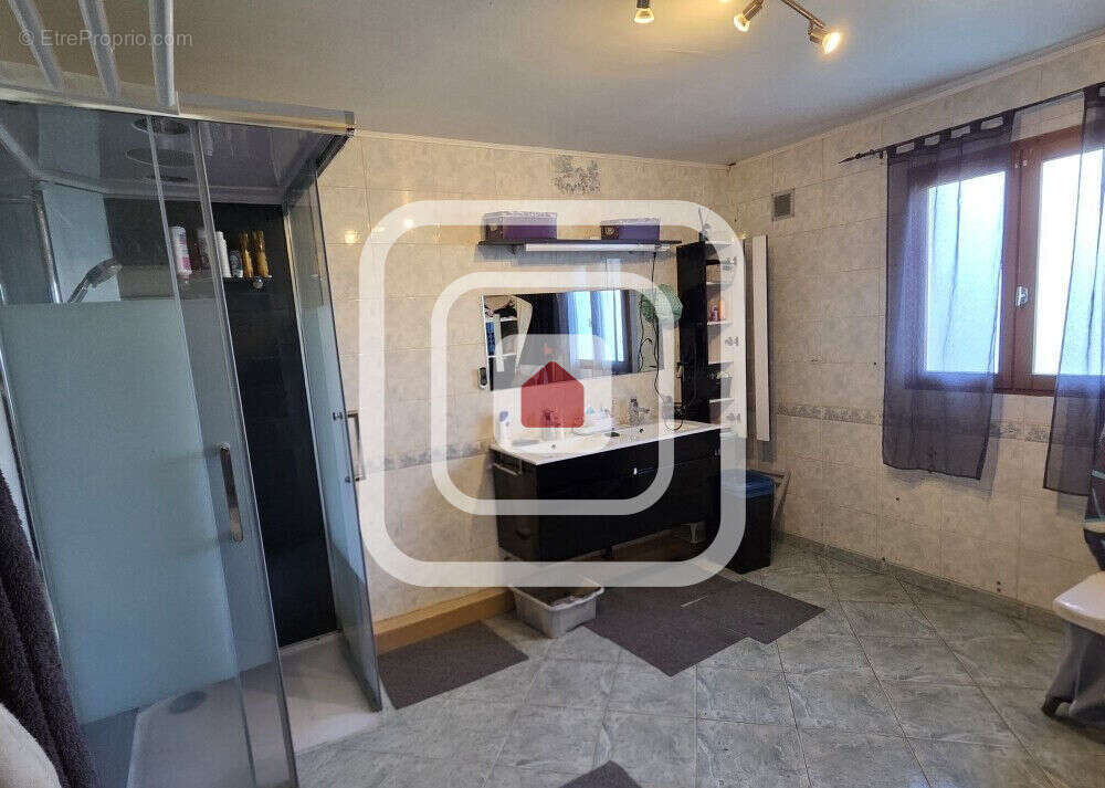 Maison à BOURG-ET-COMIN