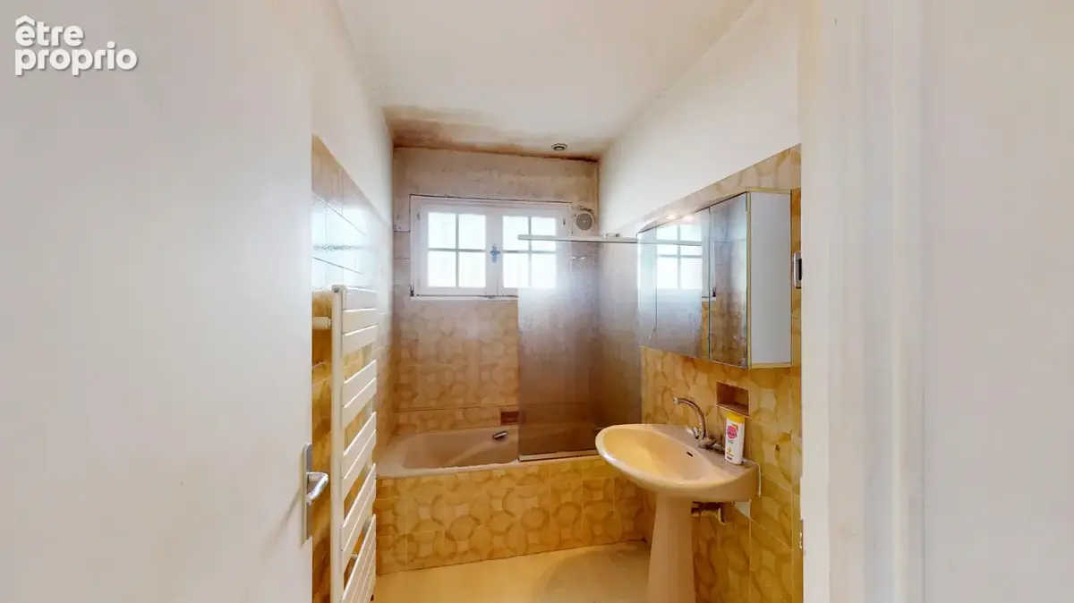 Maison à rénover au centre - FRIGÈRES - photo 5