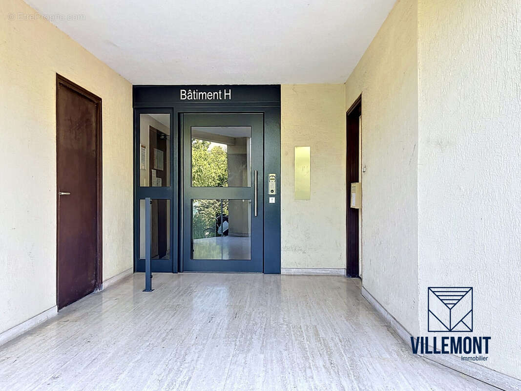 Entrée du bâtiment - Commerce à MONTPELLIER