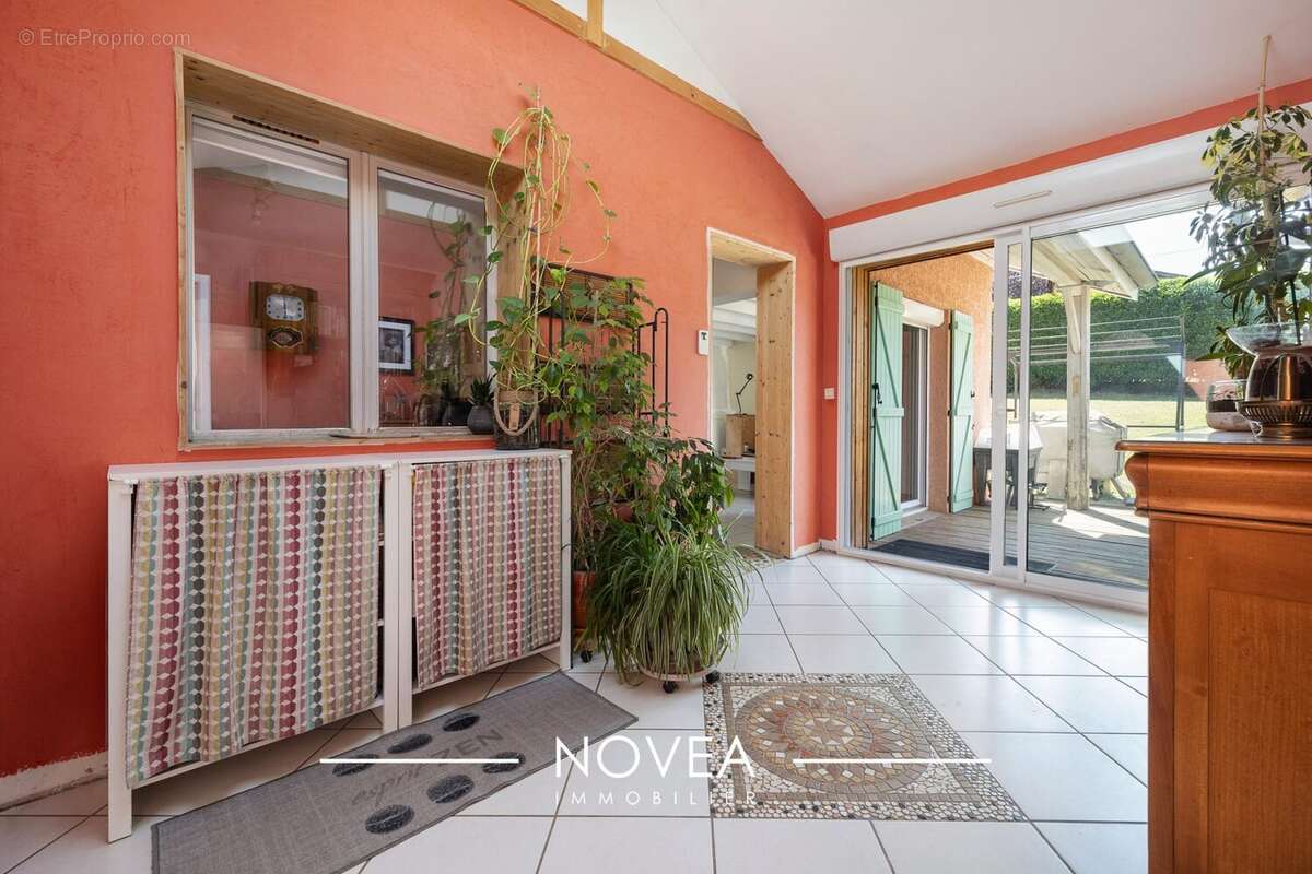 Maison 183 m² à Miserieux  - photo 4