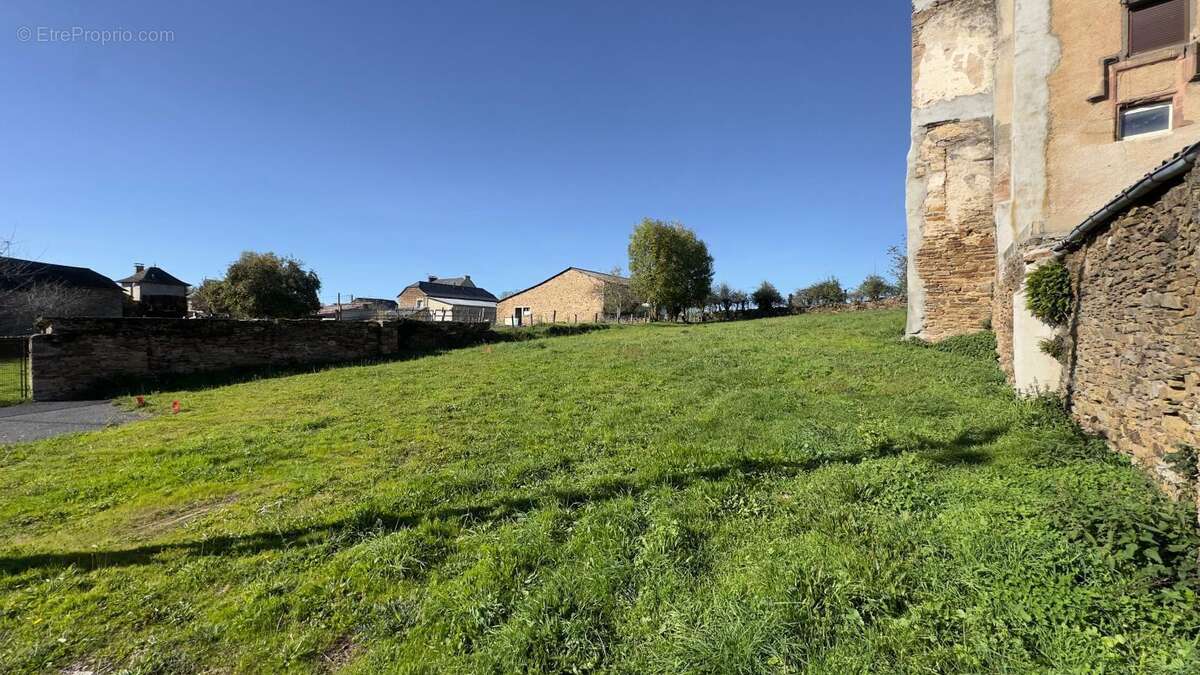 Terrain à SAINTE-JULIETTE-SUR-VIAUR