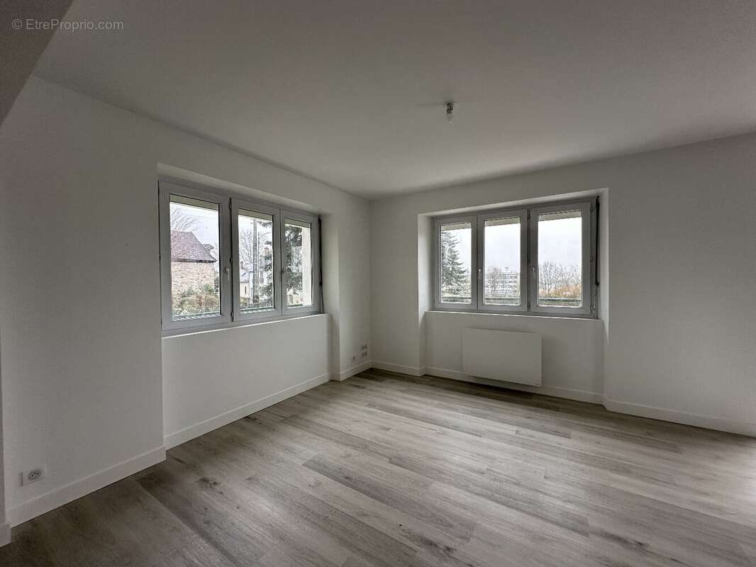 Maison à SAINT-YRIEIX-LA-PERCHE