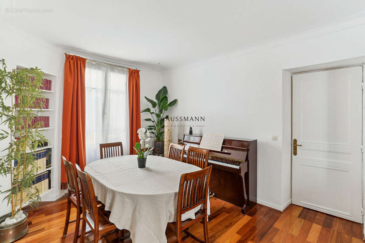 Appartement à PARIS-1E
