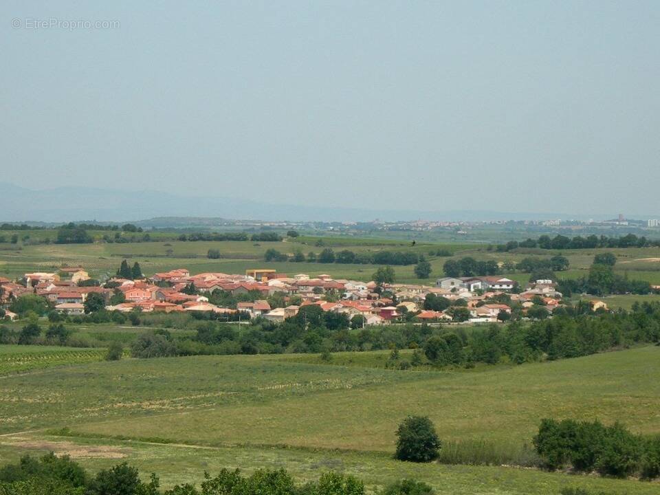 Terrain à SAINT-JEAN-LASSEILLE