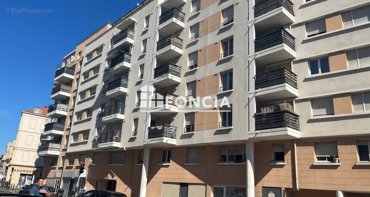 Appartement à MARSEILLE-4E