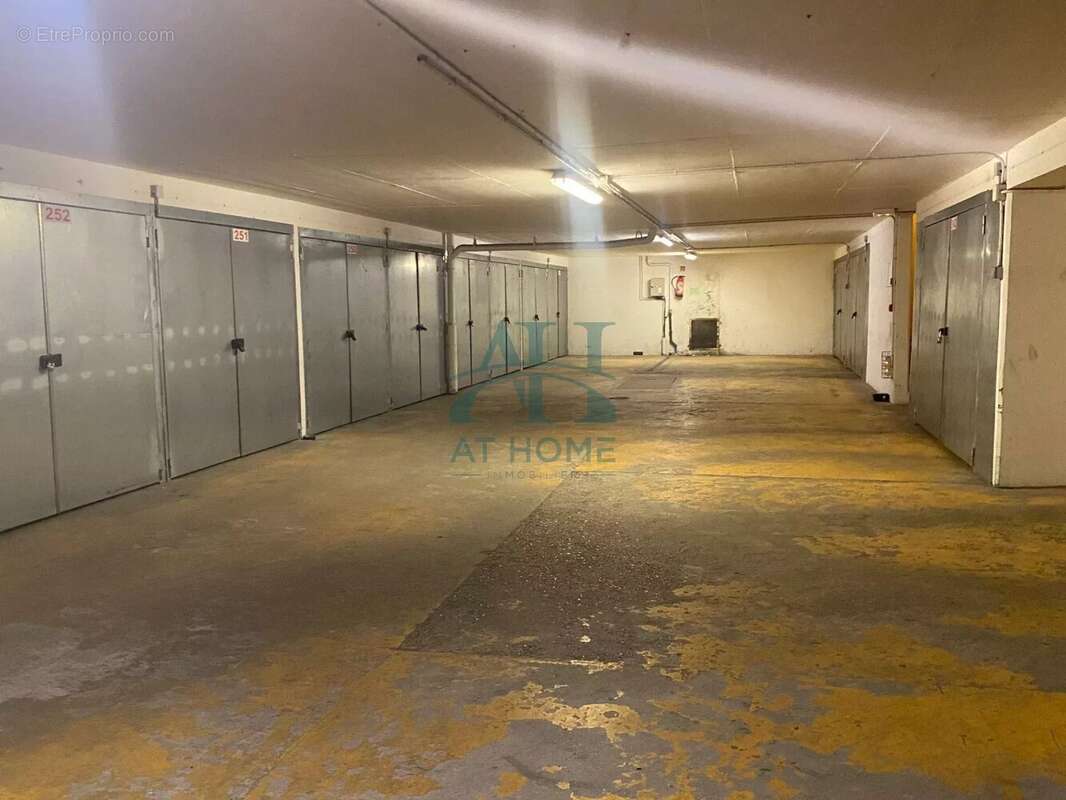 Parking à PARIS-10E