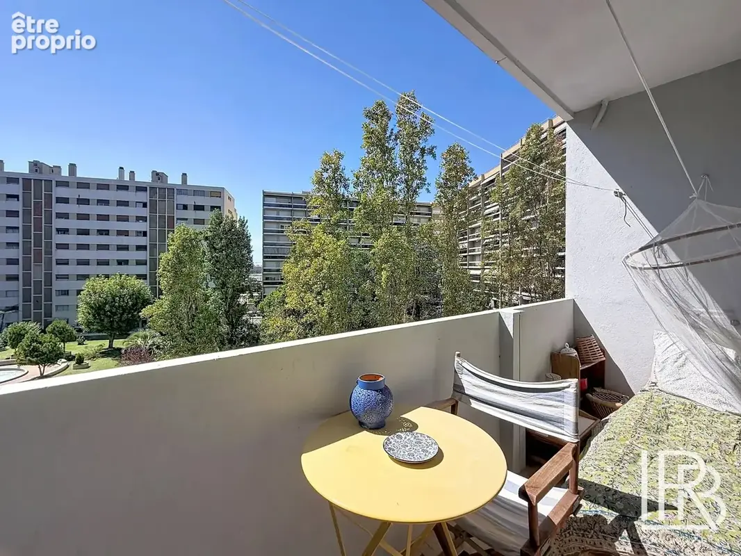 Appartement à MARSEILLE-4E